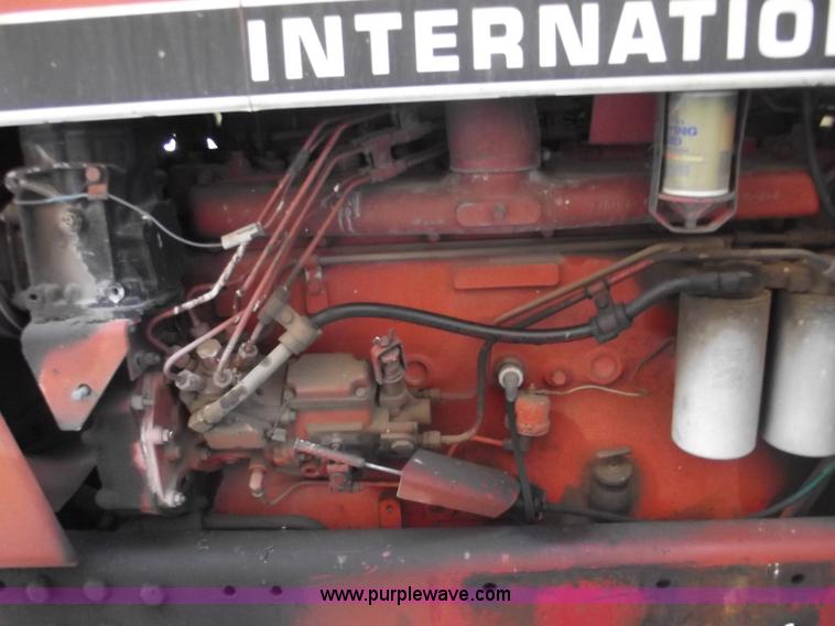 image for item B5015 International 186 tractor