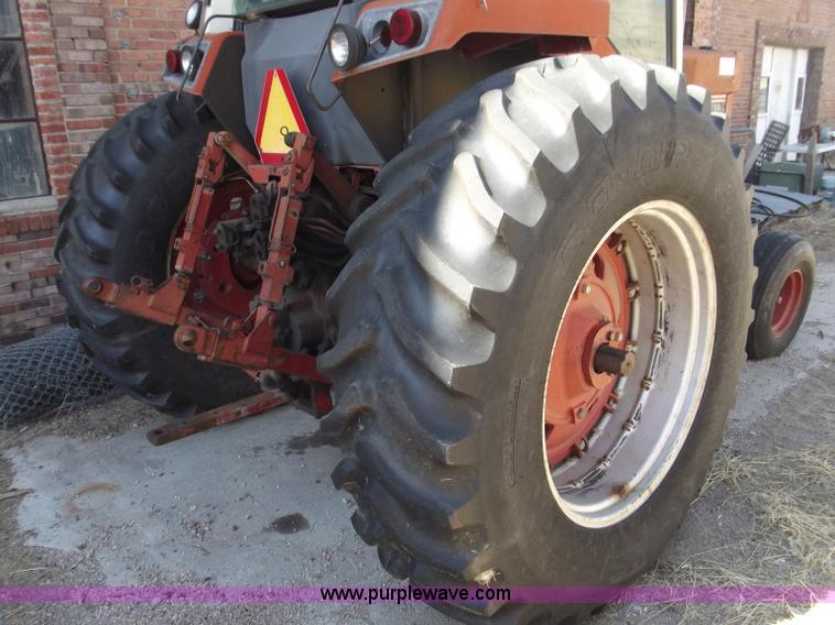 image for item B5015 International 186 tractor