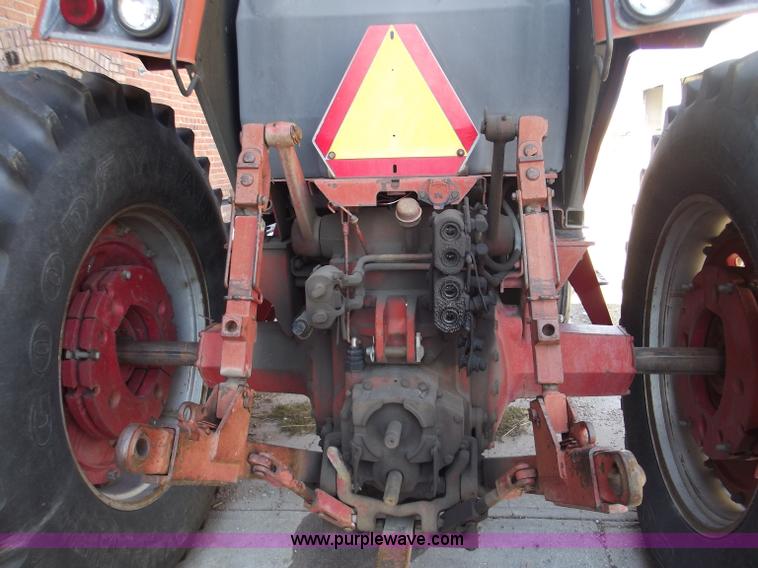 image for item B5015 International 186 tractor
