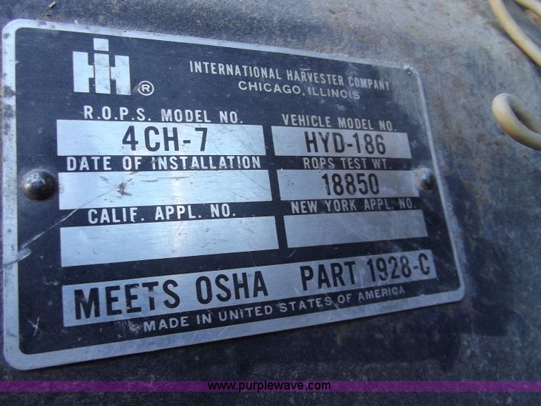 image for item B5015 International 186 tractor