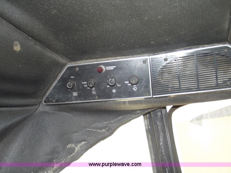 image for item B5015 International 186 tractor