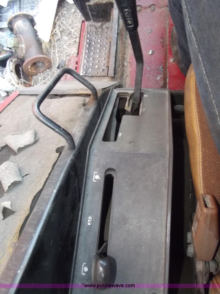 image for item B5015 International 186 tractor