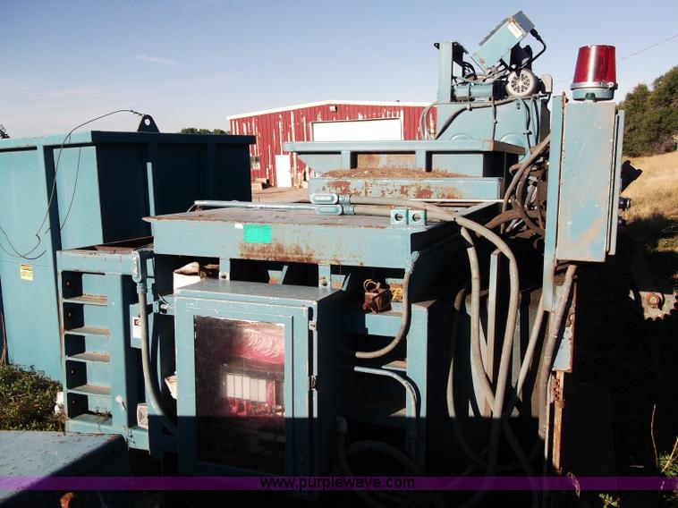 image for item B5018 1997 Marathon two ram trash baler