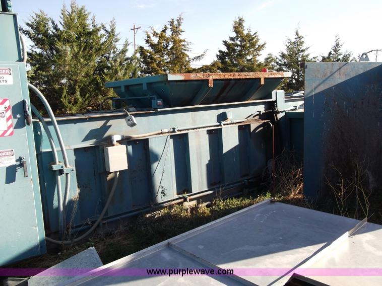 image for item B5018 1997 Marathon two ram trash baler