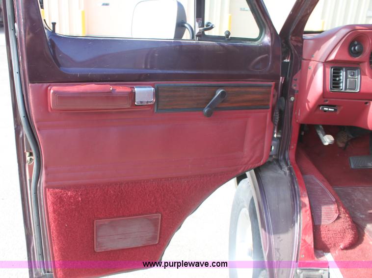image for item B8501 1994 Dodge Ram B350 van
