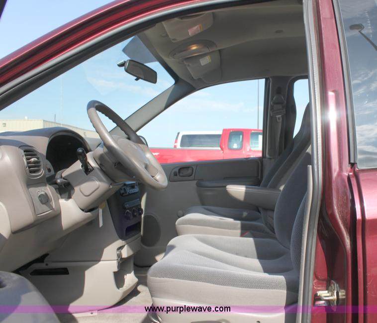image for item B8502 2003 Dodge Caravan mini van