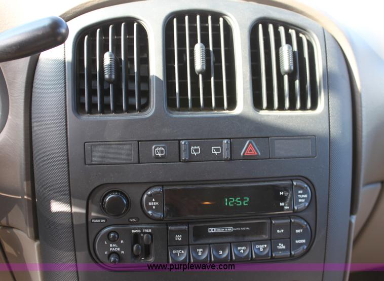 image for item B8502 2003 Dodge Caravan mini van