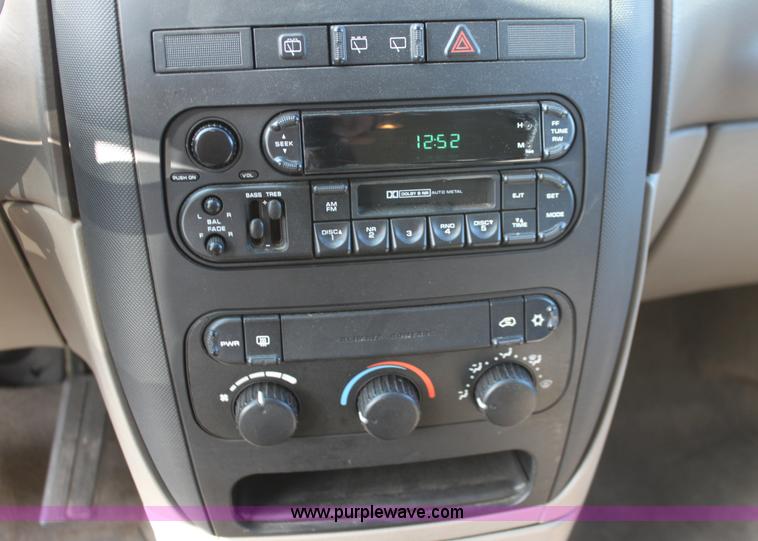 image for item B8502 2003 Dodge Caravan mini van