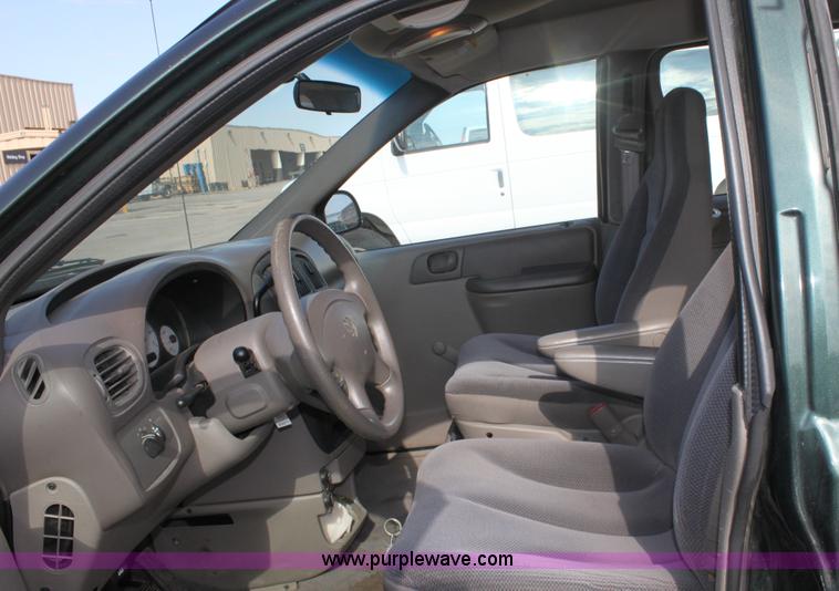 image for item B8504 2001 Dodge Caravan SE mini van
