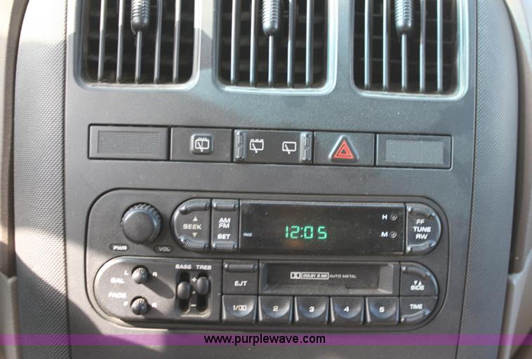 image for item B8504 2001 Dodge Caravan SE mini van