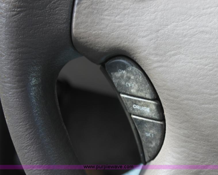 image for item B8504 2001 Dodge Caravan SE mini van