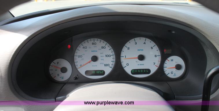 image for item B8504 2001 Dodge Caravan SE mini van