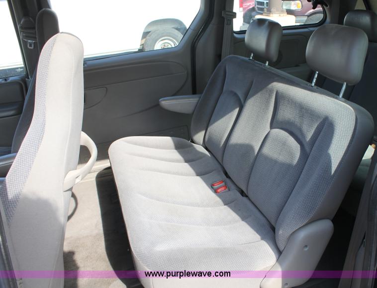image for item B8504 2001 Dodge Caravan SE mini van