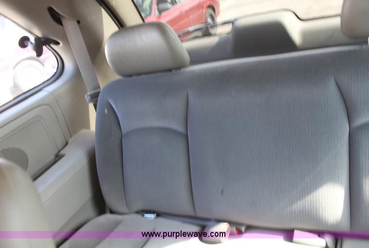 image for item B8504 2001 Dodge Caravan SE mini van