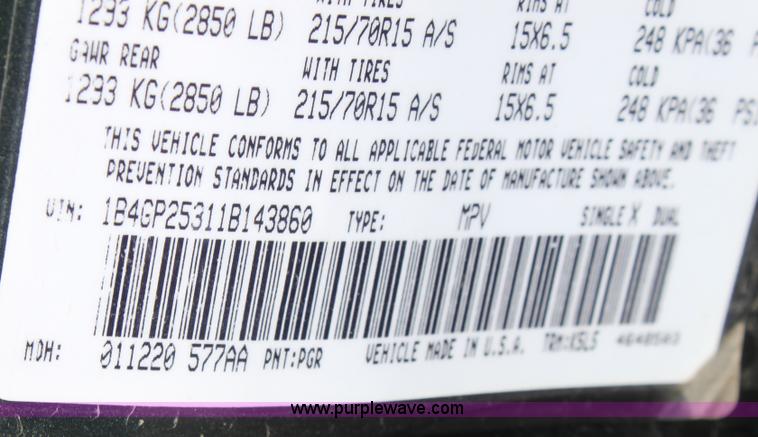 image for item B8504 2001 Dodge Caravan SE mini van