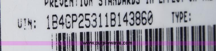 image for item B8504 2001 Dodge Caravan SE mini van