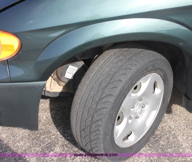 image for item B8504 2001 Dodge Caravan SE mini van
