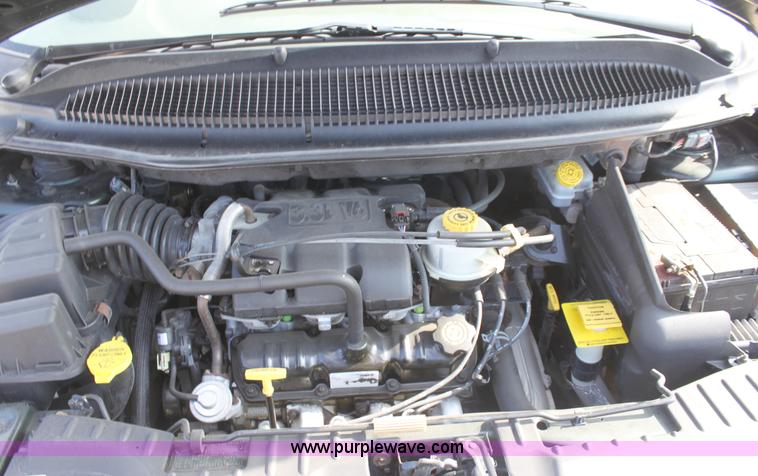 image for item B8504 2001 Dodge Caravan SE mini van