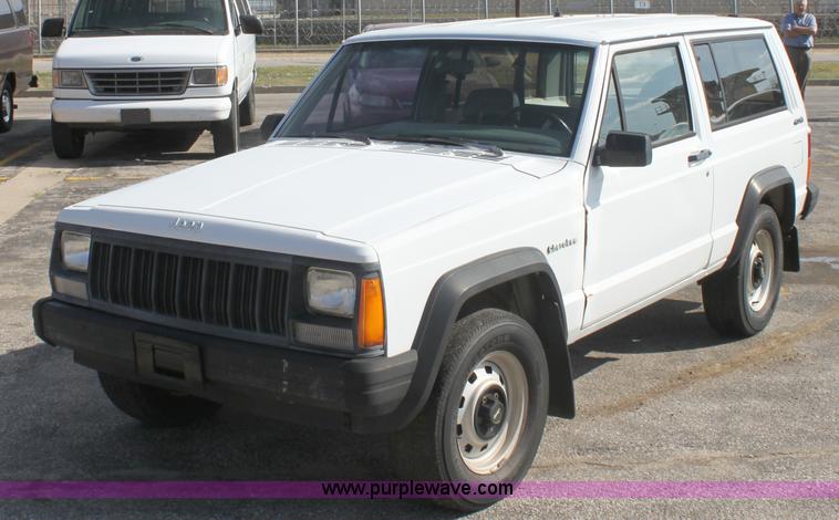 image for item B8506 1991 Jeep Cherokee SUV