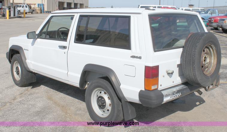 image for item B8506 1991 Jeep Cherokee SUV