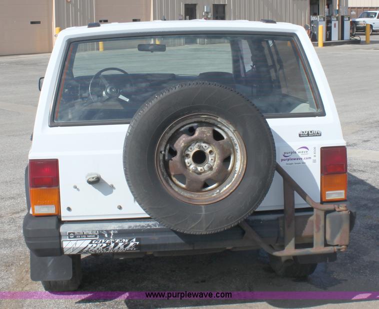 image for item B8506 1991 Jeep Cherokee SUV