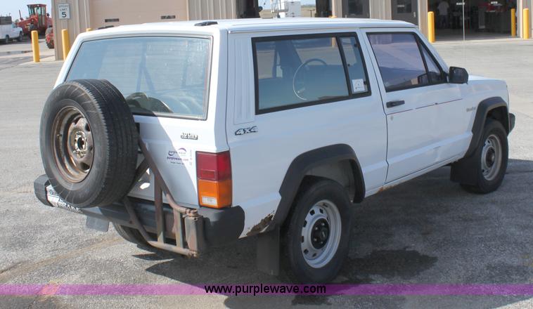 image for item B8506 1991 Jeep Cherokee SUV