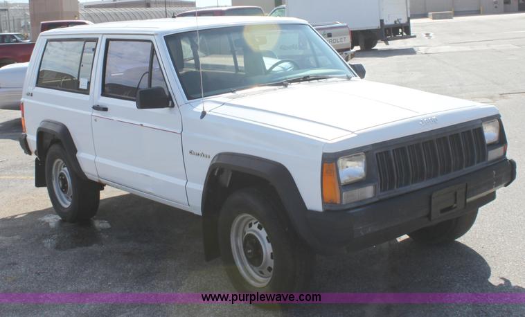 image for item B8506 1991 Jeep Cherokee SUV