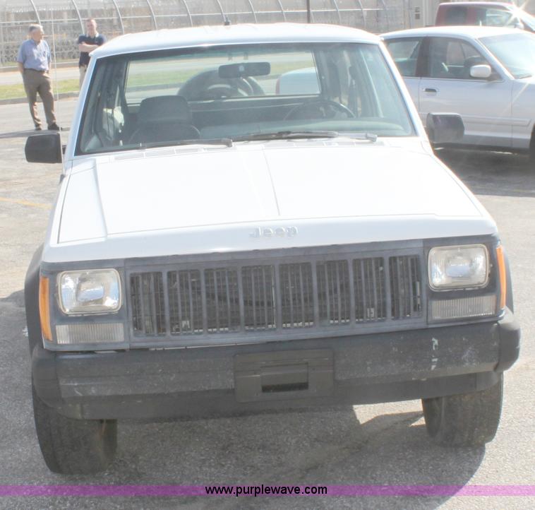 image for item B8506 1991 Jeep Cherokee SUV