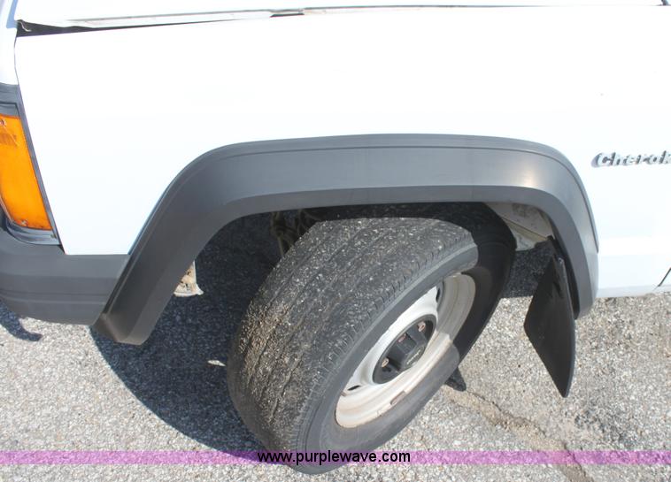 image for item B8506 1991 Jeep Cherokee SUV