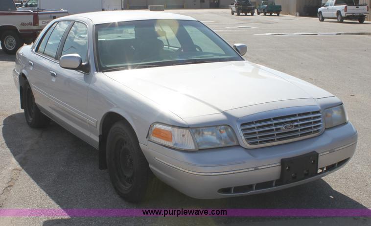 image for item B8507 2000 Ford Crown Victoria Police Interceptor