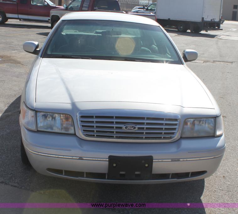 image for item B8507 2000 Ford Crown Victoria Police Interceptor