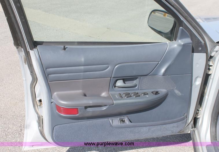 image for item B8507 2000 Ford Crown Victoria Police Interceptor