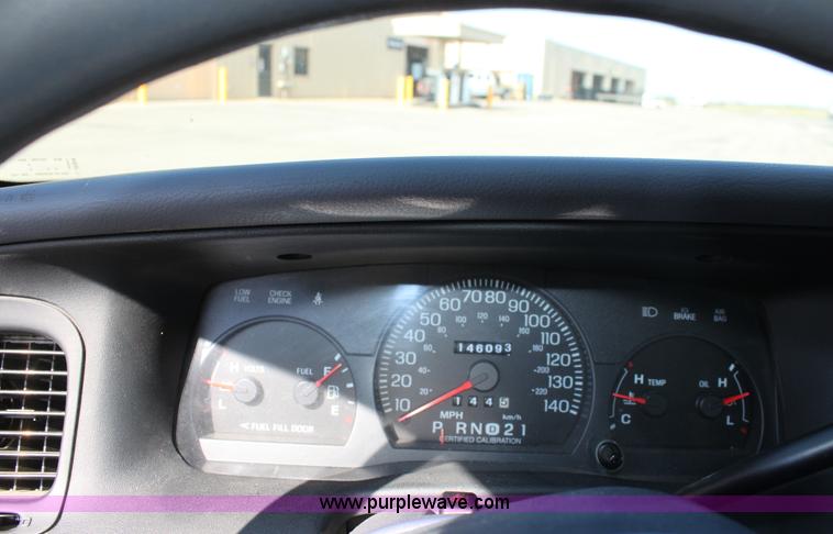 image for item B8507 2000 Ford Crown Victoria Police Interceptor