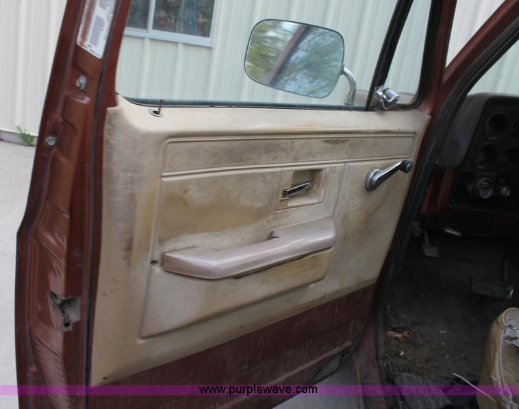 image for item B8509 1986 GMC Sierra 2500 pickup truck