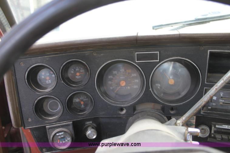 image for item B8509 1986 GMC Sierra 2500 pickup truck