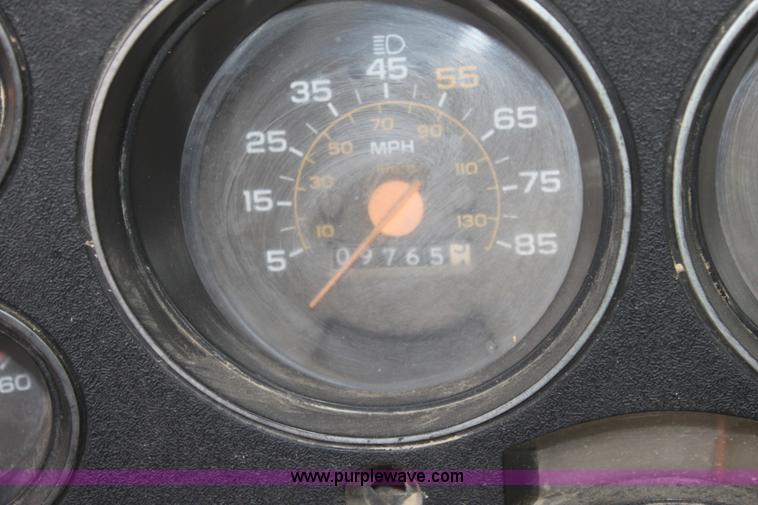 image for item B8509 1986 GMC Sierra 2500 pickup truck