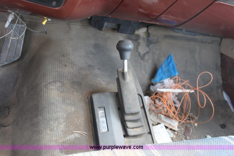 image for item B8509 1986 GMC Sierra 2500 pickup truck