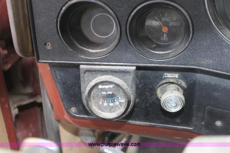 image for item B8509 1986 GMC Sierra 2500 pickup truck