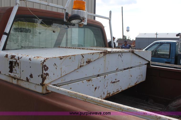 image for item B8509 1986 GMC Sierra 2500 pickup truck