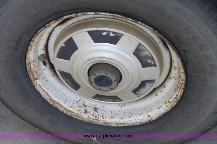 image for item B8509 1986 GMC Sierra 2500 pickup truck