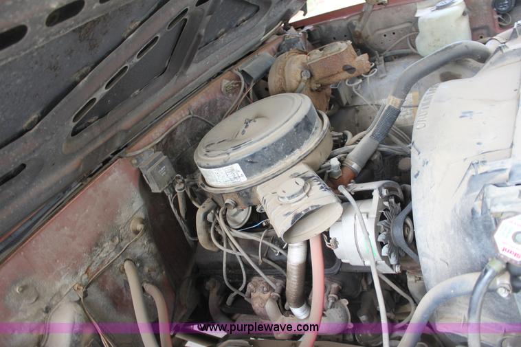 image for item B8509 1986 GMC Sierra 2500 pickup truck