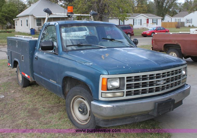 image for item B8510 1992 Chevrolet Cheyenne 2500 pickup truck