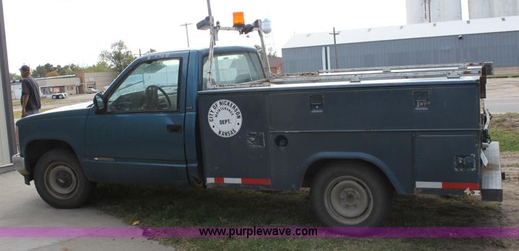 image for item B8510 1992 Chevrolet Cheyenne 2500 pickup truck