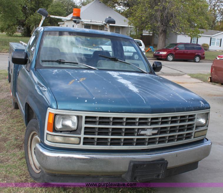 image for item B8510 1992 Chevrolet Cheyenne 2500 pickup truck