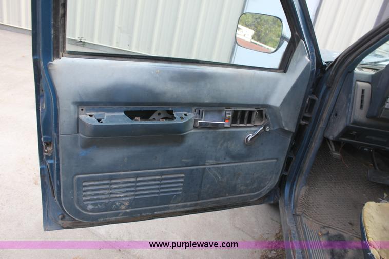 image for item B8510 1992 Chevrolet Cheyenne 2500 pickup truck