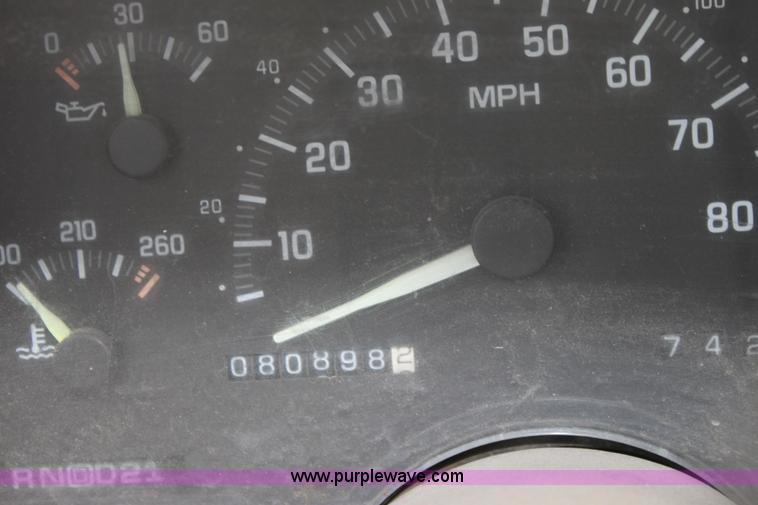 image for item B8510 1992 Chevrolet Cheyenne 2500 pickup truck