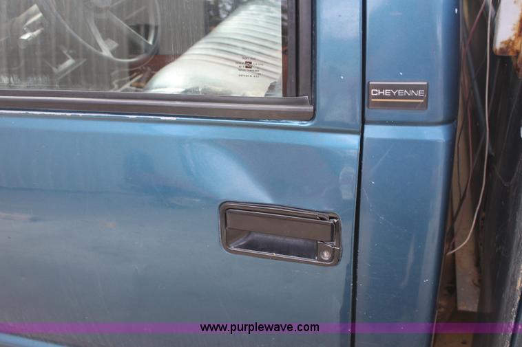 image for item B8510 1992 Chevrolet Cheyenne 2500 pickup truck