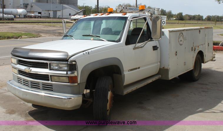 image for item B8511 1995 Chevrolet 3500HD pickup truck