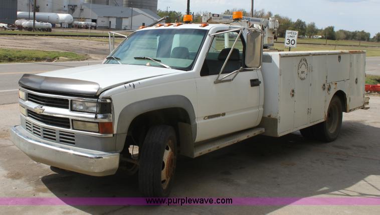 image for item B8511 1995 Chevrolet 3500HD pickup truck