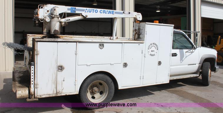 image for item B8511 1995 Chevrolet 3500HD pickup truck